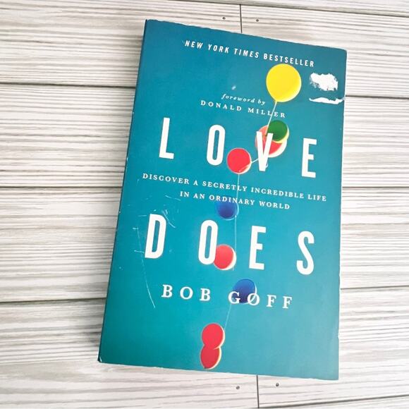 Love Does: Discover a Secretly Incredible Life Paperback Book By Bob Goff - Picture 7 of 12